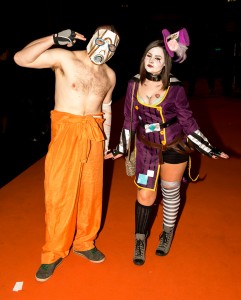 Picture of a Raider and Moxxi from Borderlands